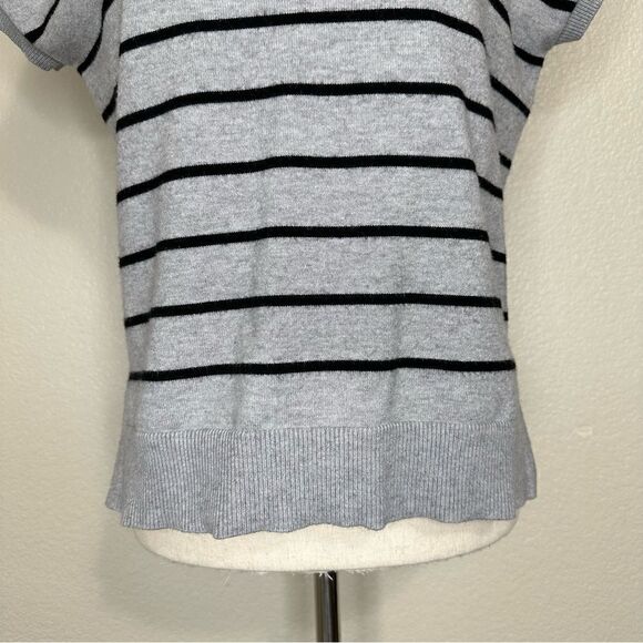Summer & Sage “Bonjour” Gray Black Striped Ribbed Knit  Sweater Vest, Sz Medium - Picture 3 of 12